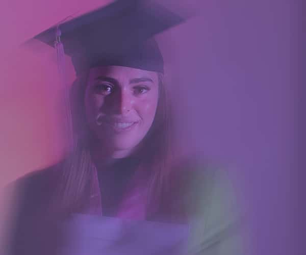 Jeune diplomée d'un BTS à l'ISCAE