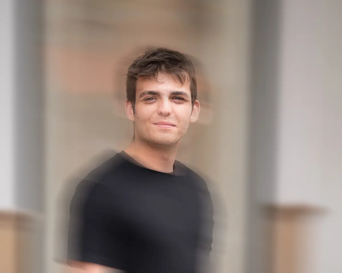 Jeune homme étudiant à l'ISCAE